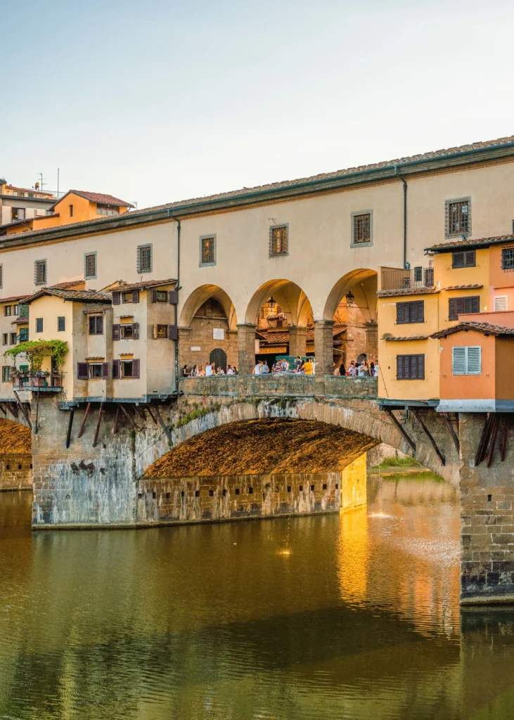 Blick auf die Ponte Vecchio in Florenz, Italien.